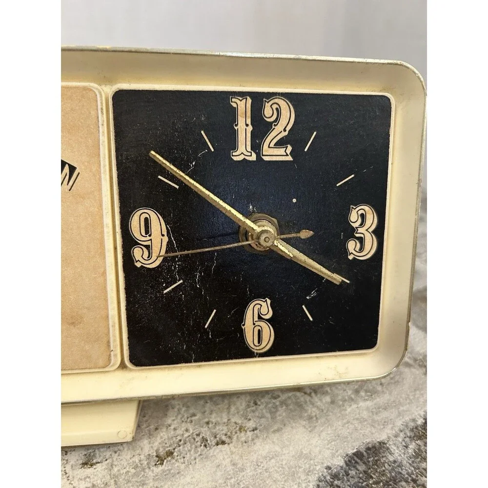 Vintage Southern Comfort Desk Clock Cream & Black Brand Logo Battery Operated